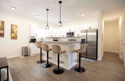 Burlington House | 5 Min to Downtown | 12 to Elon | Car Rental Avail.