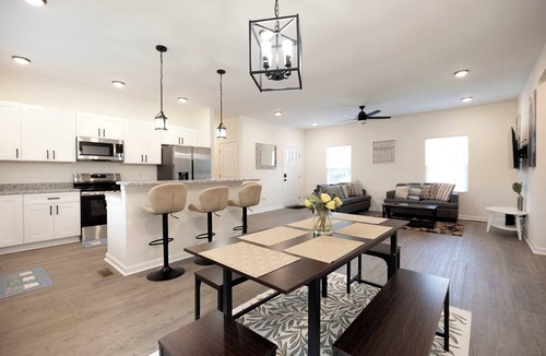 Burlington House | 5 Min to Downtown | 12 to Elon | Car Rental Avail.
