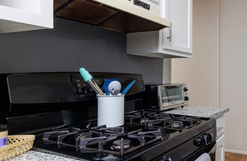 Denton House | 5 Min to Downtown Denton Full Kitchen Yard UNT/TWU Colleges and Hospitals