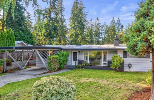 Edmonds House | 5 min to Downtown, Fenced yard, Pets OK, 2 work spaces, King Bed