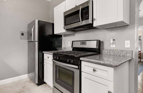 Midtown Apartment | 5 min to DT Historic Private Apartment