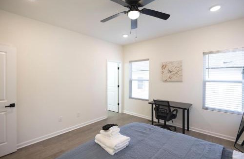 Glen Raven House | 5 Min to Elon - 7 Min to Downtown - Washer and Dryer