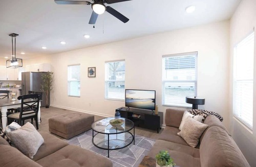 Glen Raven House | 5 Min to Elon | 7 Min to Downtown | Washer + Dryer