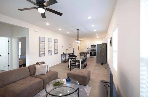 Glen Raven House | 5 Min to Elon | 7 Min to Downtown | Washer + Dryer