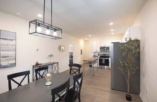 Glen Raven House | 5 Min to Elon | 7 Min to Downtown | Washer + Dryer