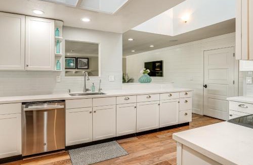 Discovery Bay House | 5 Min to Fast Water: Waterfront Discovery Bay Home