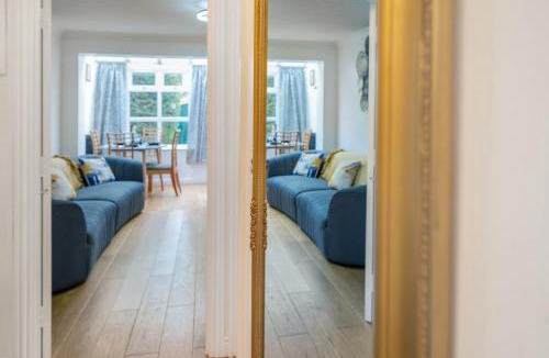 Brunel House | 5 Min to Heathrow & Uxbridge Station with Parking