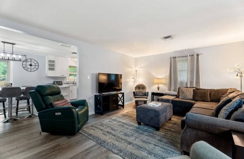High Point House | 5 Min to High Point Market | Sleeps 8 | Near HPU