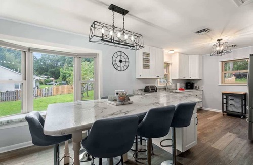 High Point House | 5 Min to High Point Market | Sleeps 8 | Near HPU