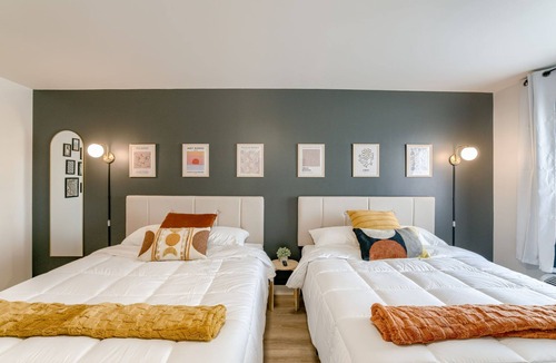Lincoln Hotel | 5 min. to Lincoln's top attractions. Two-queens beds, pickleball & outdoor space