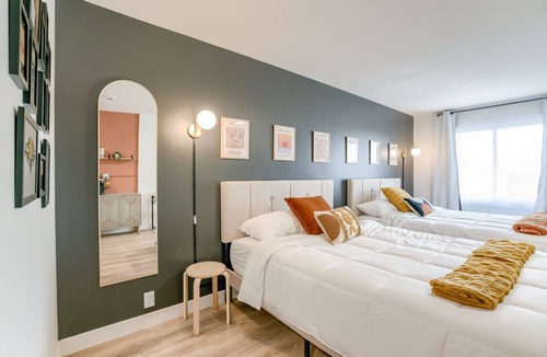 Lincoln Hotel | 5 min. to Lincoln's top attractions. Two-queens beds, pickleball & outdoor space