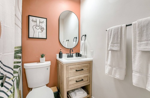 Lincoln Hotel | 5 min. to Lincoln's top attractions. Two-queens beds, pickleball & outdoor space
