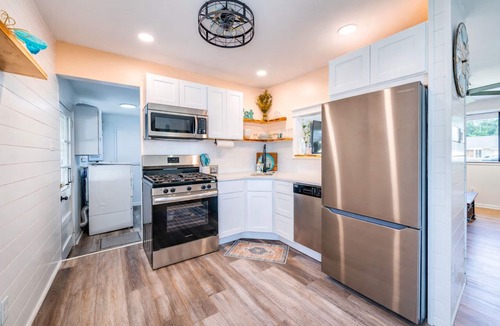 Somers Point House | 5 Min to OCNJ Beaches Screened Porch Bay Views Prime Location