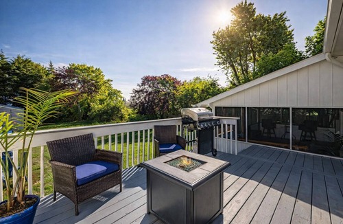 Somers Point House | 5 Min to OCNJ Beaches Screened Porch Bay Views Prime Location