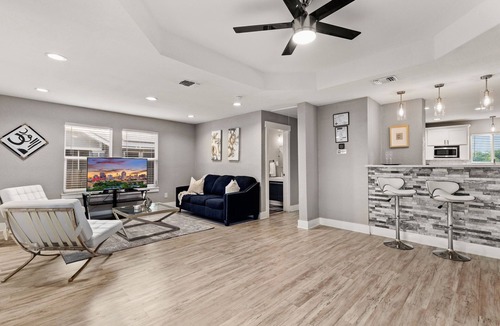 Highland Park House | 5 Min to Riverwalk+Alamo-10 Min to Pearl
