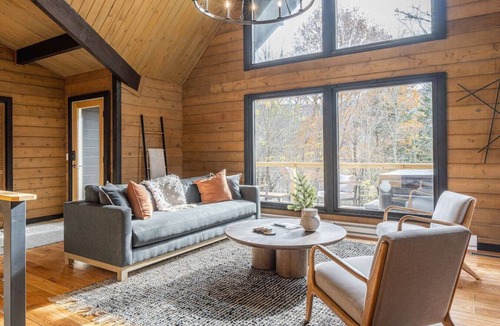 Windham Cabin | 5 Min to Skiing | Hot Tub | Fire Pit | Pool Table