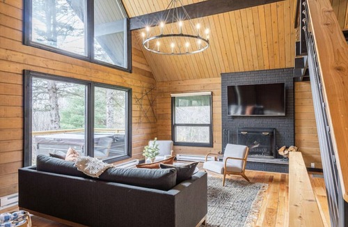 Windham Cabin | 5 Min to Skiing | Hot Tub | Fire Pit | Pool Table