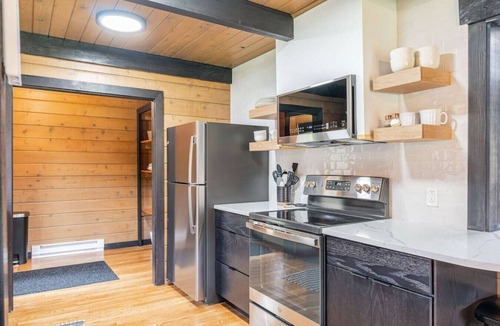 Windham Cabin | 5 Min to Skiing | Hot Tub | Fire Pit | Pool Table