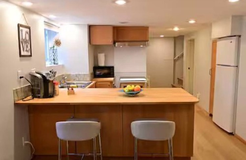 Ravenna House | 5 min to UW and U-Village/Cozy Design