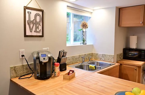 Ravenna House | 5 min to UW and U-Village/Cozy Design
