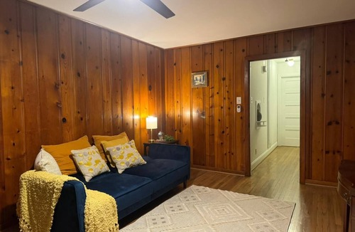 Willow Meadows/Willowbend Area House | 5 Min to World Cup Stadium - Sleeps 8 -Parking -Groups Welcome