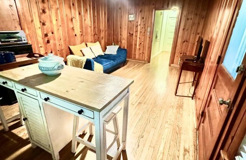 Willow Meadows/Willowbend Area House | 5 Min to World Cup Stadium - Sleeps 8 -Parking -Groups Welcome
