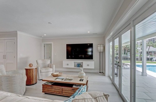 Singer Island Villa | 5 Min Walk to Beach ~ Heated Pool ~ Dock ~ Bikes