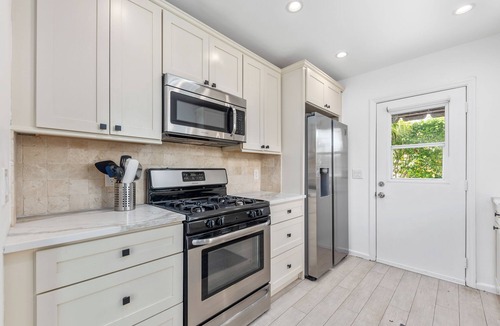 Singer Island Villa | 5 min Walk to Beach ~ King Bed ~ Beach Chairs