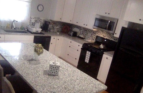 Mammoth Spring House | 5-min Walk to Beautiful Spring River! Cozy, Quiet Newly Remodelled Retreat.