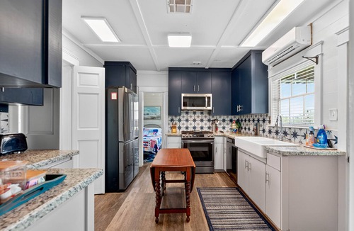 Surfside Beach House | 5-Min Walk to Beach, Pets & Families + Large Porch