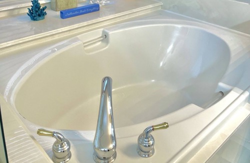 Rockwall House | 5 min walk to Lake, boating, food & local conveniences