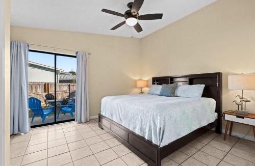 Crescent Beach House | 5 Min Walk to Sand - King Bed - Private Yard