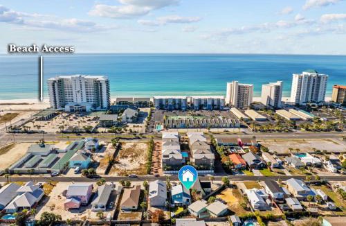 Crescent Beach House | 5 Min Walk to Sand - King Bed - Private Yard