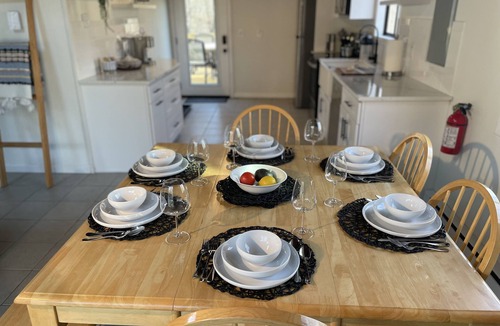 Lackawaxen House | 5 min walk to ski lifts & lodge! 25% off ski lifts & tubing! 1 hr from Legoland