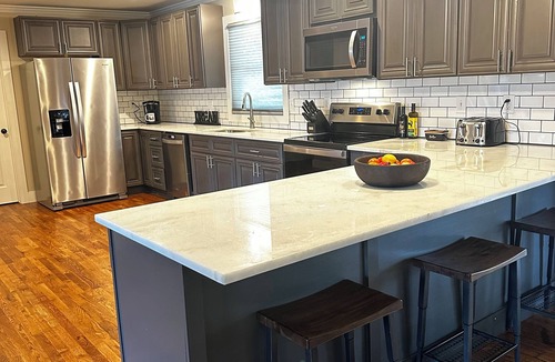 Cullman House | 5 min walk to warehouse district! Hot tub!
