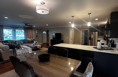 Cullman House | 5 min walk to warehouse district! Hot tub!