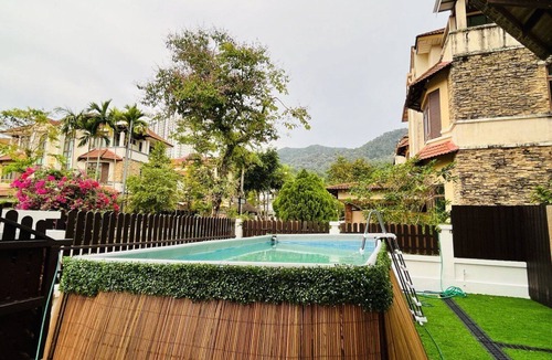 Batu Ferringhi House | 5 Mins Away From Beach !