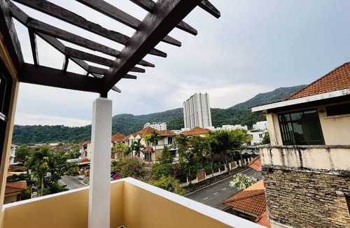 Batu Ferringhi House | 5 Mins Away From Beach !