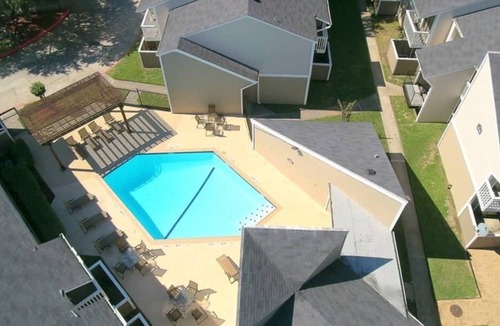 Humble Apartment | 5 Mins From IAH Remodeled/ FamilyApt/ Free Parking & Wifi