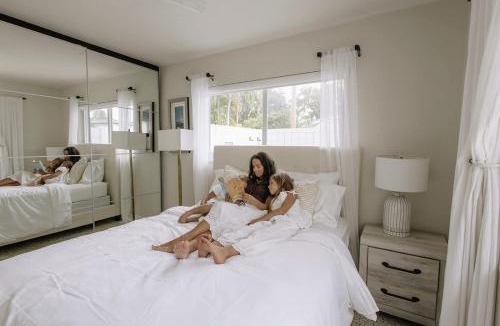 Coral Heights House | 5 mins to Beach Pool & Tiki Hut BBQ