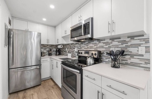 The Roads Apartment | 5 Mins to Brickell & Downtown - 2BR + Free Parking, Private Patio, Pets Ok