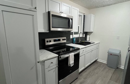 St. Robert House | 5 Mins to FLW Gate-Sleeps 10-Newly Remodeled