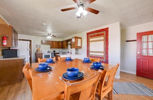 Hardin County House | 5 Mins to Garden of the Gods: Fire Pit & More!