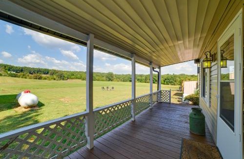 Hardin County House | 5 Mins to Garden of the Gods: Fire Pit & More!