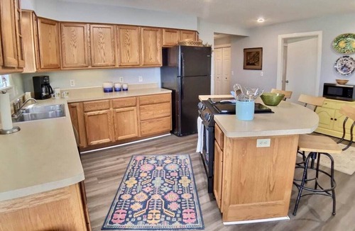Berryville House | 5 mins to Kings River access, 4 BR, Fire Pit, Full Kitchen