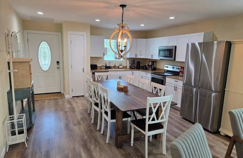Somerville Cottage | 5 mins to Lake | Sleeps 7 | Boat Parking