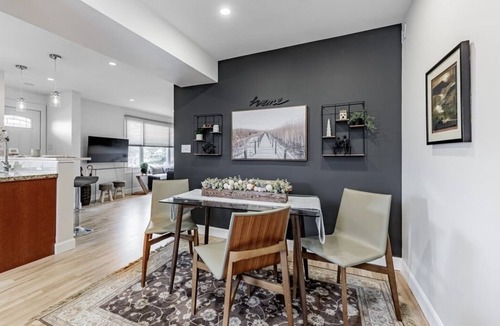 Pickering House | 5 mins to Pubs, beach, waterfront trail and GO station to downtown TO