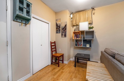 Golden Triangle Apartment | 5 mins to uOttawa & Elgin St. Pet friendly, exec apartment next to the Canal!