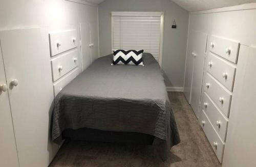 Middletown House | 5 Minute Call