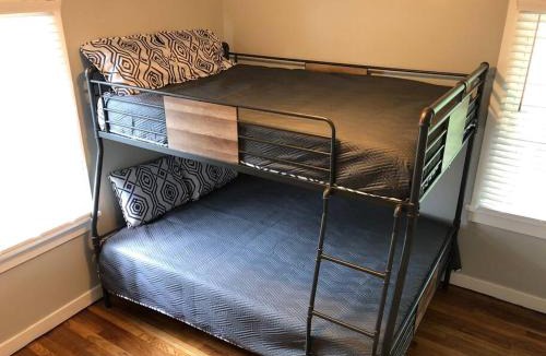 Middletown House | 5 Minute Call